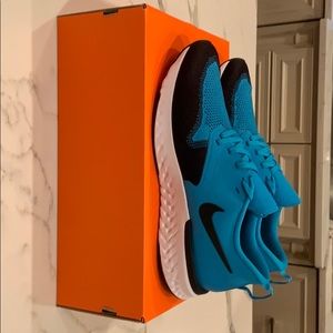 Mike odyssey react 2 fly knit